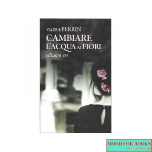 Cambiare l'acqua ai fiori